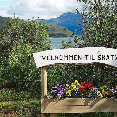 4 Person In Skatvik-by Traum *